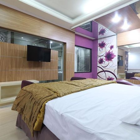 C'One Hotel Pulomas Jakarta Kültér fotó