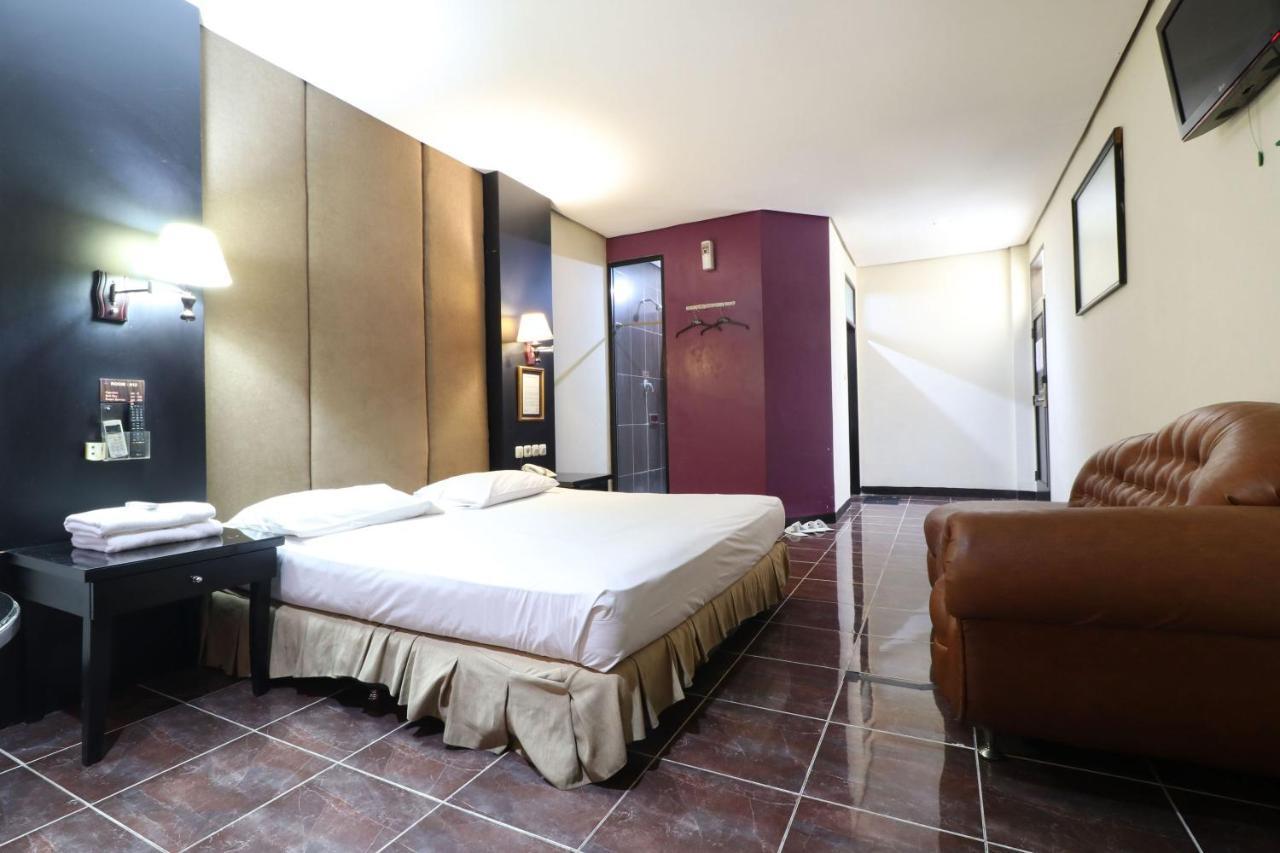 C'One Hotel Pulomas Jakarta Kültér fotó