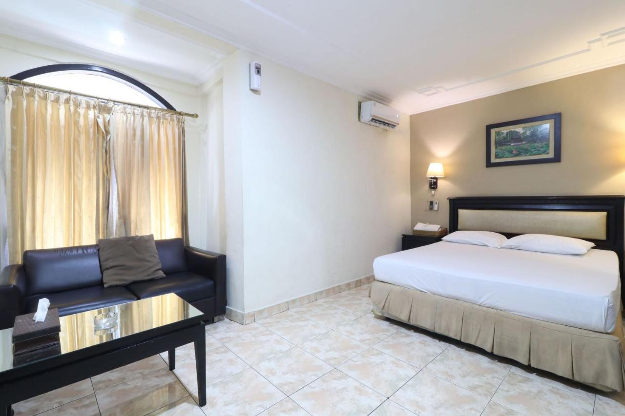 C'One Hotel Pulomas Jakarta Kültér fotó