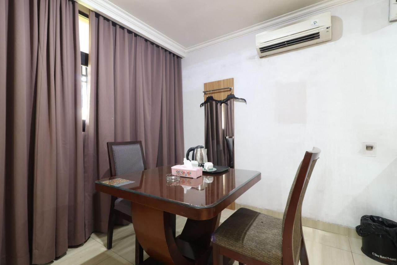 C'One Hotel Pulomas Jakarta Kültér fotó
