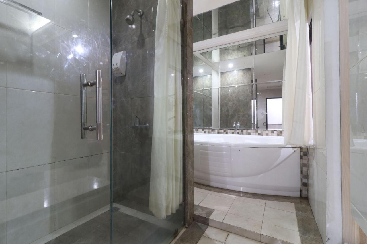 C'One Hotel Pulomas Jakarta Kültér fotó
