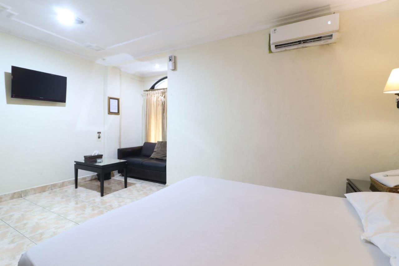 C'One Hotel Pulomas Jakarta Kültér fotó