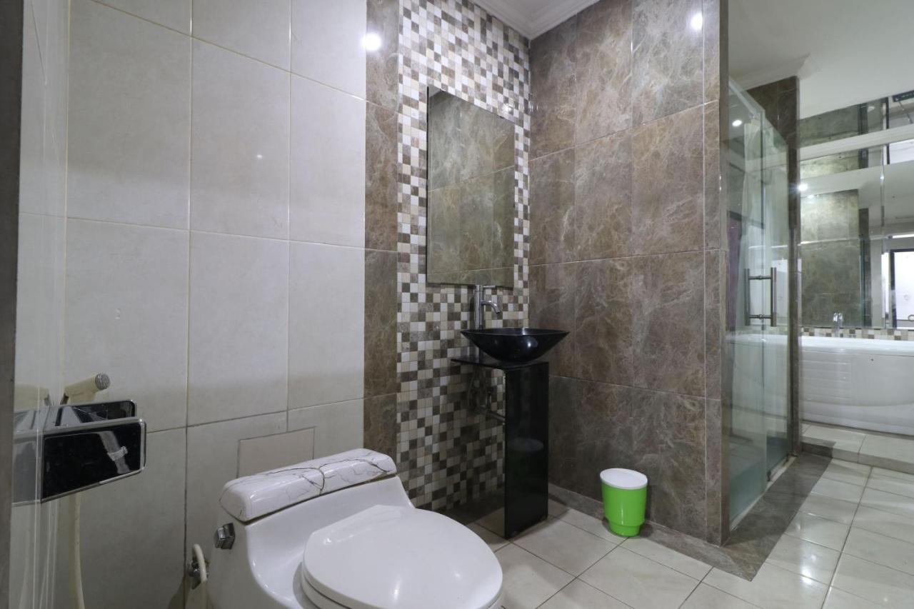 C'One Hotel Pulomas Jakarta Kültér fotó