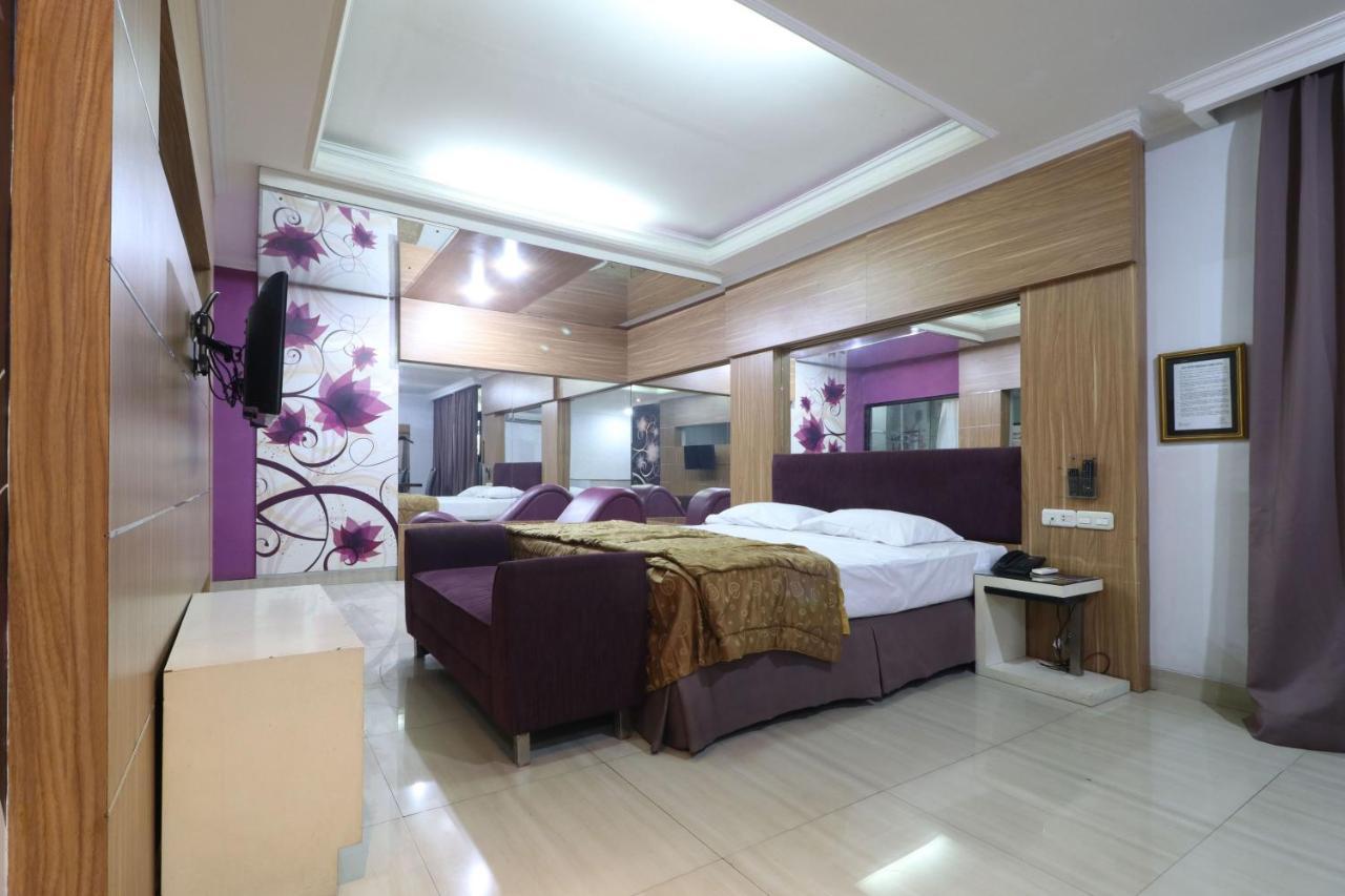 C'One Hotel Pulomas Jakarta Kültér fotó