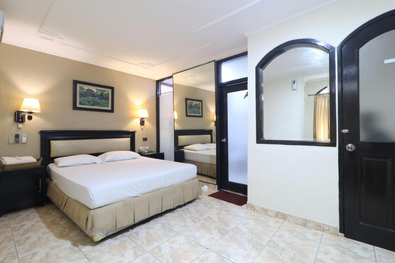 C'One Hotel Pulomas Jakarta Kültér fotó