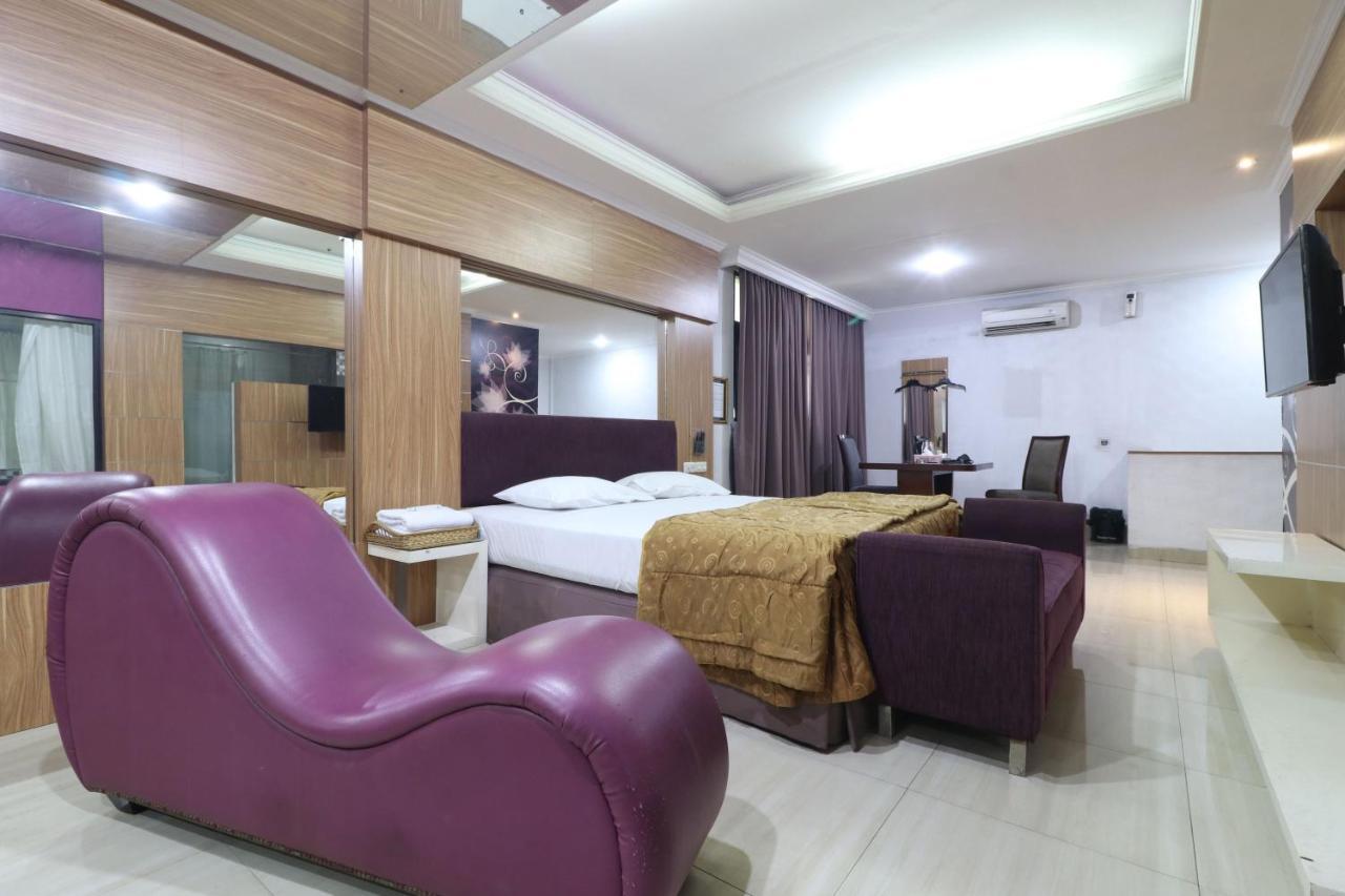 C'One Hotel Pulomas Jakarta Kültér fotó